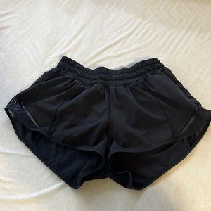 Lululemon Low Rise Hotty Hot 2.5 Shorts